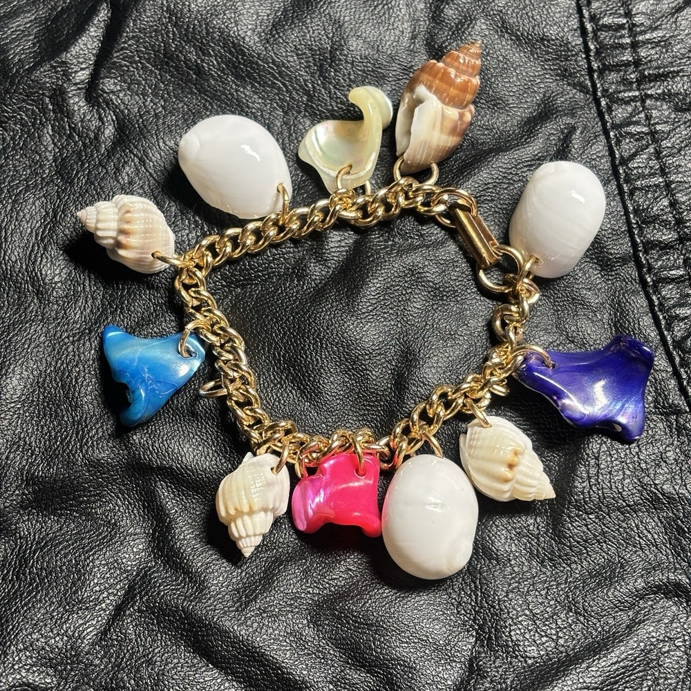 Vintage sea shell charm bracelet natural gold tone curb chain boho coastal